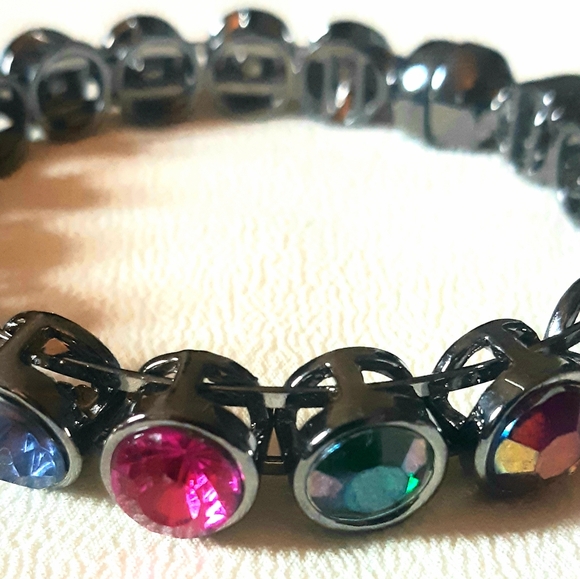 Vintage Gunmetal Vibrant Magnetic Closure Multicolour Bracelet 3 Inch Diameter - Picture 3 of 9